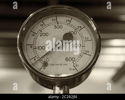Antique vintage brass pressure gauge Stock Photo - Alamy