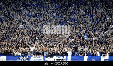 Atalanta's soccer fans cheering during the UEFA Champions League match, Atalanta vs Shakhtar Donetsk, in Milan. Stock Photo