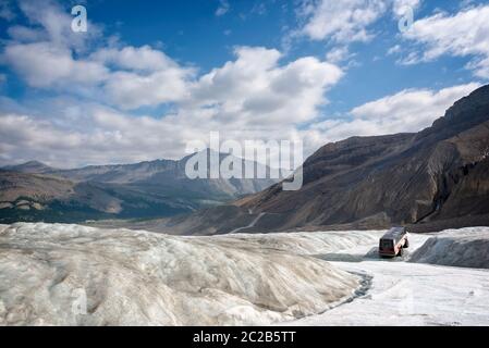 Tourist truck epxloring Athabasca glacier in Columbia Icefield, Jasper National park,  Rocky Mountains, Alberta, Canada Stock Photo