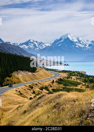 A scenic view towards Mount Cook from Peter's Lookout on the shore Lake Pukaki, New Zealand. Stock Photo