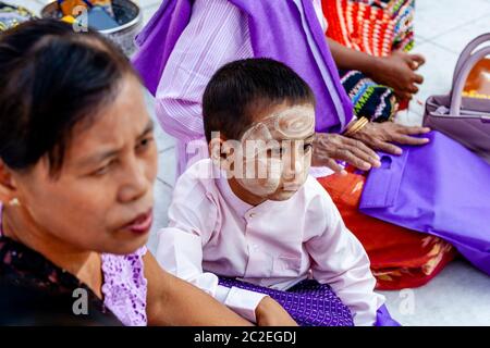 A Visiting Family At The Shwedagon Pagoda, Yangon, Myanmar. Stock Photo