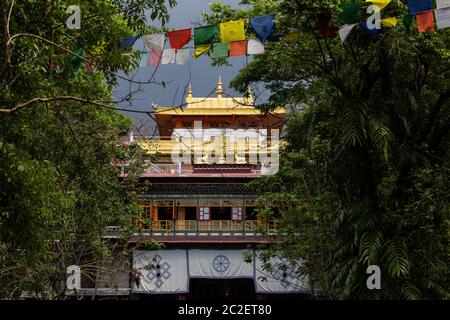 The roof of the buddhist temple in Norbulinka institute in Dharamsala India Stock Photo