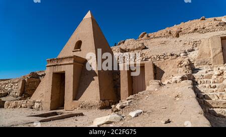 Luxor, Egypt: Deir el-Medina, is an ancient Egyptian village which was home to the artisans who worked on the tombs in the Valley of the Kings during Stock Photo