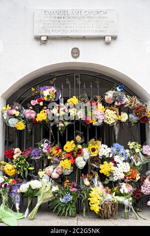 Charleston, United States. 17th June, 2020. Flowers left at the gate to the Mother Emanuel African Methodist Episcopal Church on the 5th anniversary of the mass shooting June 17, 2020 in Charleston, South Carolina. Nine members of the historic African-American church were gunned down by a white supremacist during bible study on June 17, 2015. Credit: Richard Ellis/Alamy Live News Stock Photo