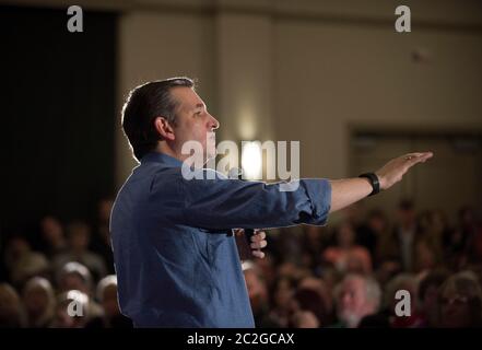 West Des Moines, Iowa USA, January 27 2016: Sen. Ted Cruz of Texas, a candidate for the Republican presidential nomination, fires up a crowd of evangelicals on the eve of the final Republican debate before next week's Iowa presidential preference caucuses.   ©Bob Daemmrich Stock Photo