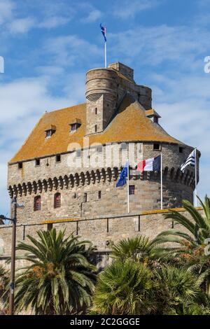 The castle of Duchess Anne of Brittany in the walled city houses the town hall and the museum of history of the city and Ethnography of the country of Stock Photo