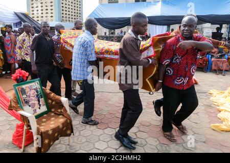 Coffin bearer at the funeral service during the Sunday Mass of the Catholic St. Mary's Parish in Kengen, Ghana, Africa Stock Photo