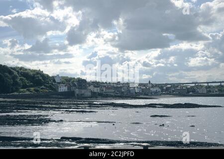 Loch side houses at Luss, Loch Lomond Stock Photo - Alamy