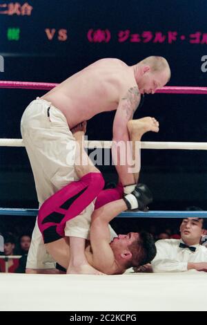 Tokyo, Japan. 20th Apr, 1995. Gerard Gordeau, Yuki Nakai MMA : Vale Tudo Japan at Nippon Budokan in Tokyo, Japan . Credit: Yukio Hiraku/AFLO/Alamy Live News Stock Photo