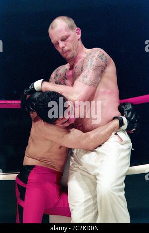 Tokyo, Japan. 20th Apr, 1995. Yuki Nakai, Gerard Gordeau MMA : Vale Tudo Japan at Nippon Budokan in Tokyo, Japan . Credit: Yukio Hiraku/AFLO/Alamy Live News Stock Photo