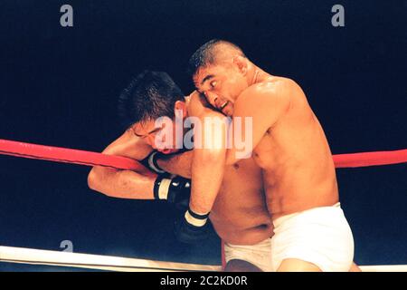 Tokyo, Japan. 20th Apr, 1995. Yoshihisa Yamamoto, Rickson Gracie MMA : Vale Tudo Japan at Nippon Budokan in Tokyo, Japan . Credit: Yukio Hiraku/AFLO/Alamy Live News Stock Photo