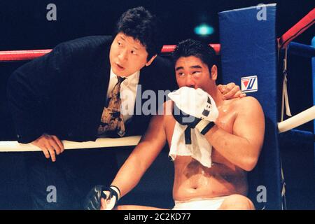 Tokyo, Japan. 20th Apr, 1995. Akira Maeda, Yoshihisa Yamamoto MMA : Vale Tudo Japan at Nippon Budokan in Tokyo, Japan . Credit: Yukio Hiraku/AFLO/Alamy Live News Stock Photo