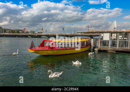 Water bus called Mouette on Lake Geneva. Pont du Mont Blanc in the background. Geneva canton. Switzerland Stock Photo