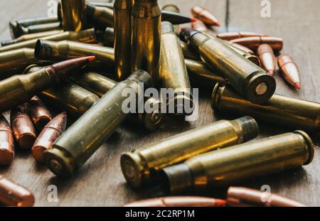 https://l450v.alamy.com/450v/2c2rp1m/308-ammunition-with-projectiles-flat-lay-on-board-2c2rp1m.jpg