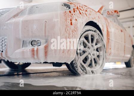 Automobile Half Foam Car Wash Service Nobody Automobile Carwash Station  Stock Photo by ©Nomadsoul1 326077596