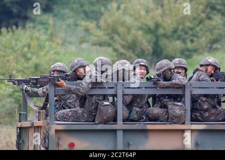 Paju, GYEONGGI, SOUTH KOREA. 18th June, 2020. June 18, 2020-Paju, South Korea-South Korean Military take part in an drill near DMZ in Paju, South Korea. South Korea's top security officials had discussions Thursday on heightened tensions with North Korea during their weekly National Security Council (NSC) meeting, Cheong Wa Dae said. The NSC's standing committee session was chaired by Chung Eui-yong, director of national security at the presidential office. Credit: Ryu Seung-Il/ZUMA Wire/Alamy Live News Stock Photo