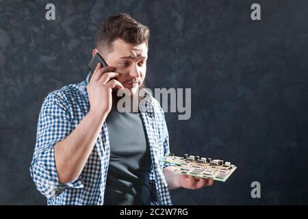 Male computer engineer talk with client about problem with laptop. Electronic devices repairing technology Stock Photo