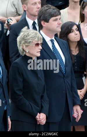 Washington, DC - August 29, 2009 -- Jean Kennedy Smith, the last surviving sibling of former U.S. Senator Edward M. 'Ted' Kennedy (Democrat of Massachusetts), left, and her son, William Kennedy Smith, right, at the ceremony at the U.S. Capitol on Saturday, August 29, 2009.Credit: Ron Sachs/CNP (RESTRICTION: NO New York or New Jersey Newspapers or newspapers within a 75 mile radius of New York City) | usage worldwide Stock Photo