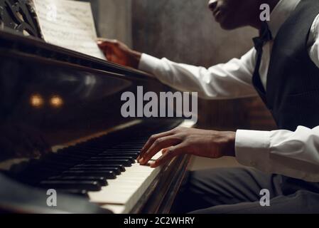 Artistic nude and semi-nude poses Stock Photo - Alamy