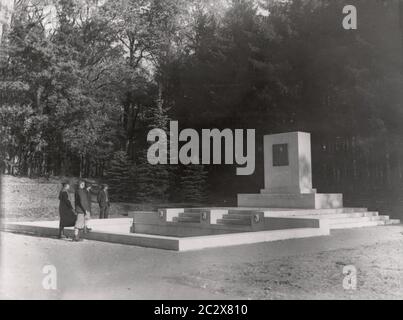Dietrich Eckart monument, Nationa.Dichter Heinrich Hoffmann Photographs 1933 Adolf Hitler's official photographer, and a Nazi politician and publisher, who was a member of Hitler's intimate circle. Stock Photo