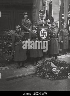 Wreath laying Heinrich Hoffmann Photographs 1933 Adolf Hitler's ...