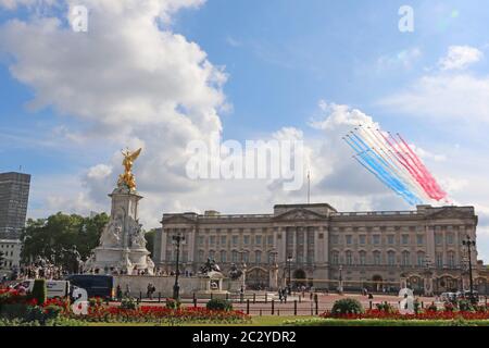 The Royal Air Force Aerobatics Team, The Red Arrows and The French Air Force aerobatics demonstration unit La Patrouille de France fly over Buckingham Stock Photo