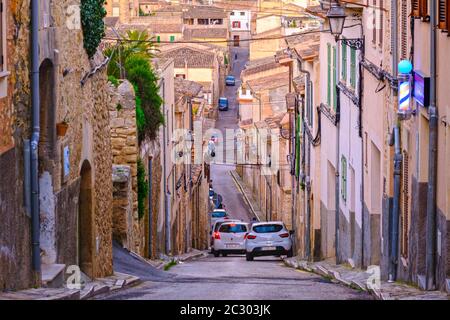Steep narrow street in old town, Montuiri, Pla de Majorca region, Majorca, Balearic Islands, Spain Stock Photo