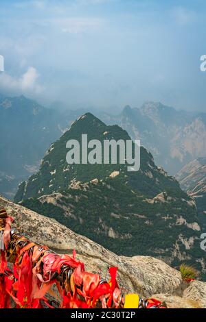 View of the stunning mountain landscape from the summit of West Peak on Huashan mountain, Xian, Shaanxi Province, China Stock Photo