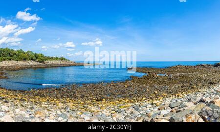 Atlantic Ocean rocky coast at Perkins Cove in Ogunquit, Maine, USA Stock Photo