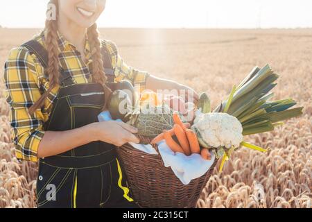 Farmer woman offering healthy vegetables Stock Photo - Alamy