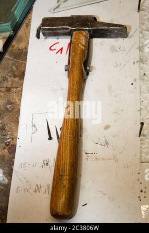 Detail of an old hammer, tool in a workshop Stock Photo