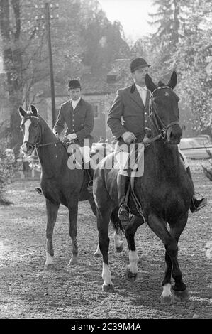 Par force hunting in Salzburg in 1965: hunters Stock Photo - Alamy