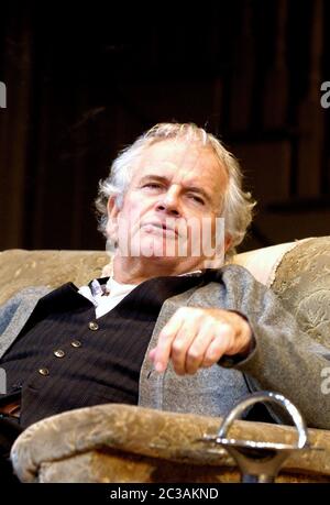 Ian Holm (Max) in THE HOMECOMING by Harold Pinter at the Comedy Theatre, London SW1 25/09/2001  a Gate Theatre, Dublin production  set design: Eileen Diss costumes: Dany Everett lighting: Mick Hughes director: Robin Lefevre Stock Photo