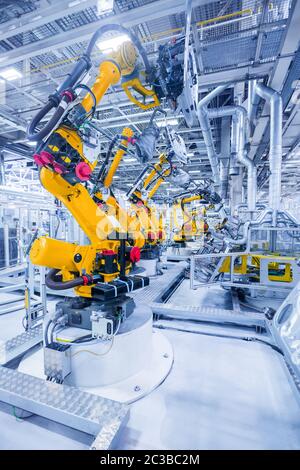 robotic arms in a car plant Stock Photo - Alamy
