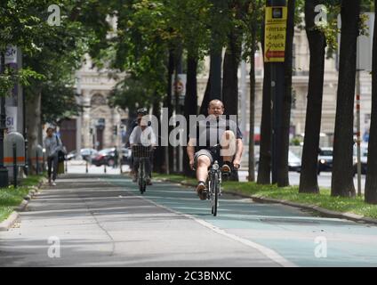 Vienna, Austria. 19th June, 2020. Cyclists are seen on a street of Vienna, Austria, on June 19, 2020. More and more citizens in Vienna choose to commute by bicycles during the COVID-19 pandemic, with the total number of cyclists increasing 45 percent in May of 2020 compared to the same period of 2019, according to the data released by Austrian Transport Club. Credit: Guo Chen/Xinhua/Alamy Live News Stock Photo