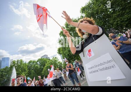 19 June 2020, Hessen, Frankfurt/Main: A teacher applauds a speaker at the rally. The Union for Education and Science (GEW) is holding a rally against planned school openings in Hesse. The motto of the protest is 'We are not available as guinea pigs'. Photo: Andreas Arnold/dpa Stock Photo