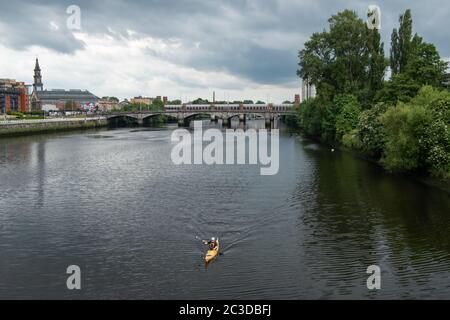 Glasgow, Scotland, UK. 19th June, 2020. A canoeist on the River Clyde. The Scottish Government announced on 18th June a further easing of the coronavirus lockdown rules with the start of phase two of a four part transition out of lockdown. Credit: Skully/Alamy Live News Stock Photo