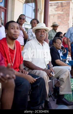 Bastrop, Texas, USA. 21st June, 2008. Bastrop, TX June 21, 2008: Parade-watchers in small-town at a Juneteenth celebration in the historically African-American suburb of Bastrop, outside Austin. Juneteenth celebrates the day, June 19, 1865 when Union soldiers landed in Galveston, TX announcing the end of slavery and the Civil War. Credit: Bob Daemmrich/ZUMA Wire/Alamy Live News Stock Photo