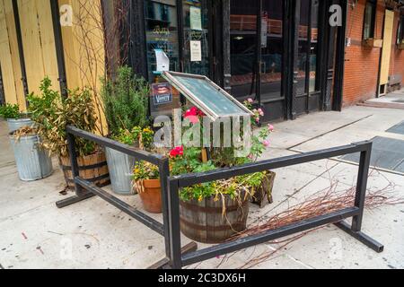 Dying plants outside of Bubby’s restaurant in the Meatpacking District in New York on Thursday, June 11, 2020. New York City started Phase One of its reopening this week with retailers allowed curbside pick up among other lifted restrictions. (© Richard B. Levine) Stock Photo