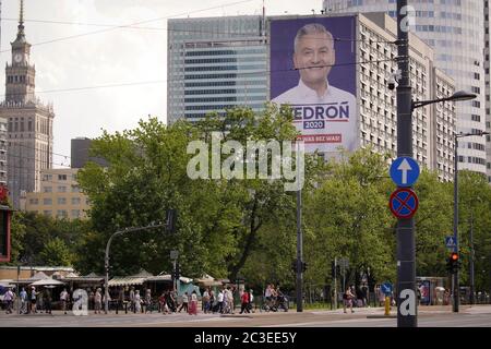 Warsaw, Poland. 19th June, 2020. A banner of Polish opposition candidate in the presidential elections Robert Biedron is seen on a building in Warsaw, Poland, on June 19, 2020. Poland will hold its presidential elections on June 28, with a run-off round two weeks later. The elections, which were originally scheduled for May 10, did not take place due to the COVID-19 pandemic and the resulting lockdown. Credit: Jaap Arriens/Xinhua/Alamy Live News Stock Photo