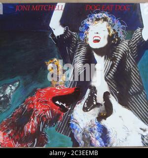 kilometer Vær modløs Slette JONI MITCHELL DOG EAT DOG - Vintage 12'' LP vinyl Cover Stock Photo - Alamy