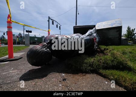 Portland, USA. 19th June, 2020. The George Washington statue at Northeast 57th and Sandy Boulevard is pictured on the ground in Portland, Ore., on June 19, 2020, after it was pulled down in the night. (Photo by Alex Milan Tracy/Sipa USA) Credit: Sipa USA/Alamy Live News Stock Photo