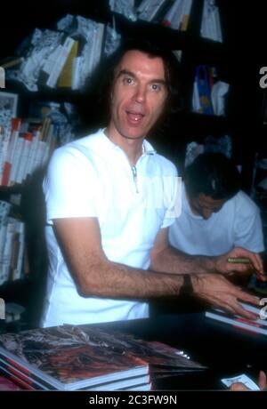 David byrne talking heads 1995 hi-res stock photography and images