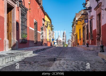 Colorful street of San Miguel de Allende, colonial town in Mexico. UNESCO World Heritage Site. Stock Photo