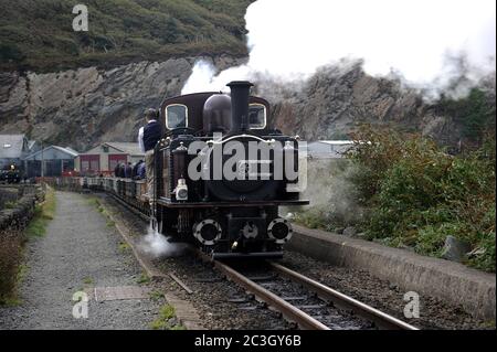 'Merddin Emrys' brings a slate train out of Boston Lodge Yard and onto The Cob. Stock Photo