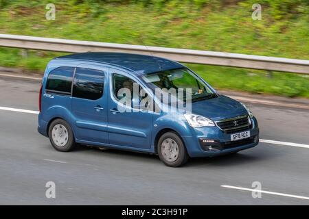 Peugeot partner hi-res stock photography and images - Alamy