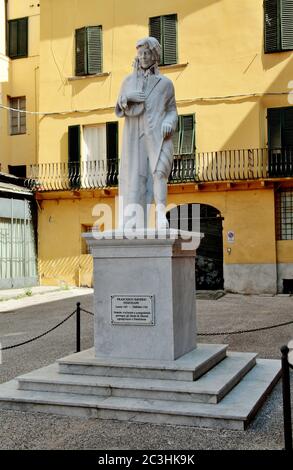 Vertical shot of a statue of Francesco Geminiani with the violin in the town of Lucca in Tuscany