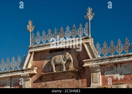 Elephant relief parapet and rich iron cresting at White Elephant Saloon limestone building, 1888, on East Main Street in Fredericksburg, Texas, USA Stock Photo