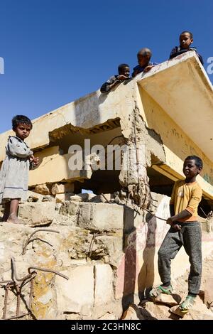 ETHIOPIA, Tigray, Zalembessa, border town to Eritrea, war damages / AETHIOPIEN, Tigray, Zalambessa, vom Krieg mit Eritrea zerstoerte Grenzstadt zu Eritrea, Kriegsschaeden Stock Photo
