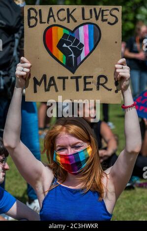 London, UK. 20th June, 2020. Black Lives Matter protesters, gather in Hyde Park again, to respond to the the death of George Floyd, in Minneapolis. The 46-year-old African American was filmed as a white police officer kneeled on his neck for almost nine minutes. The eased 'lockdown' continues for the Coronavirus (Covid 19) outbreak in London. Credit: Guy Bell/Alamy Live News Stock Photo